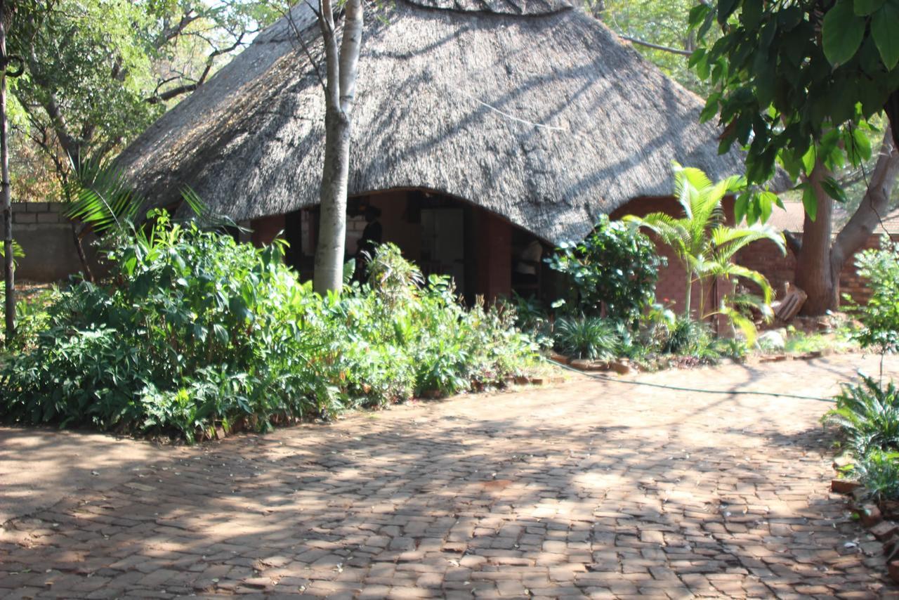 Mosi-Ua-Tunya Lodge Виктория Фолс Екстериор снимка